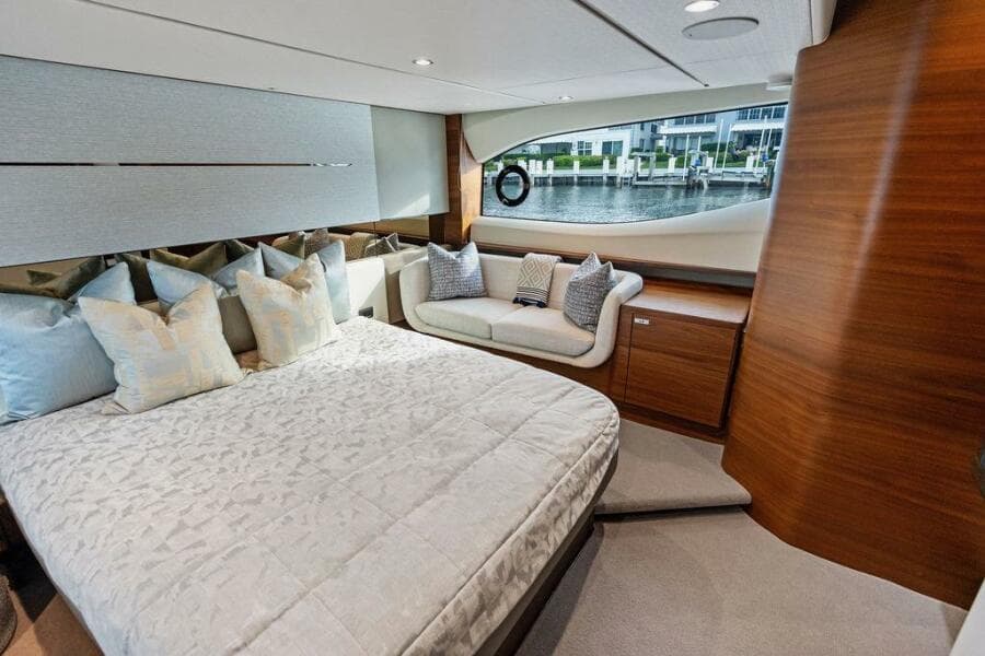 2021 Princess V55
