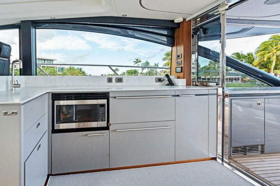 2021 Princess V55