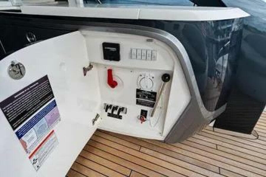 2021 Princess V55