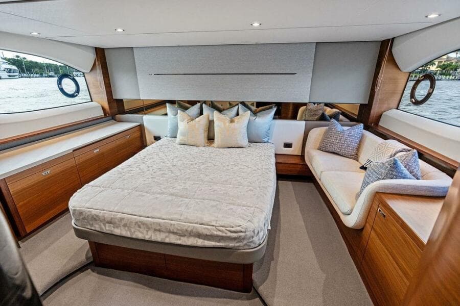 2021 Princess V55