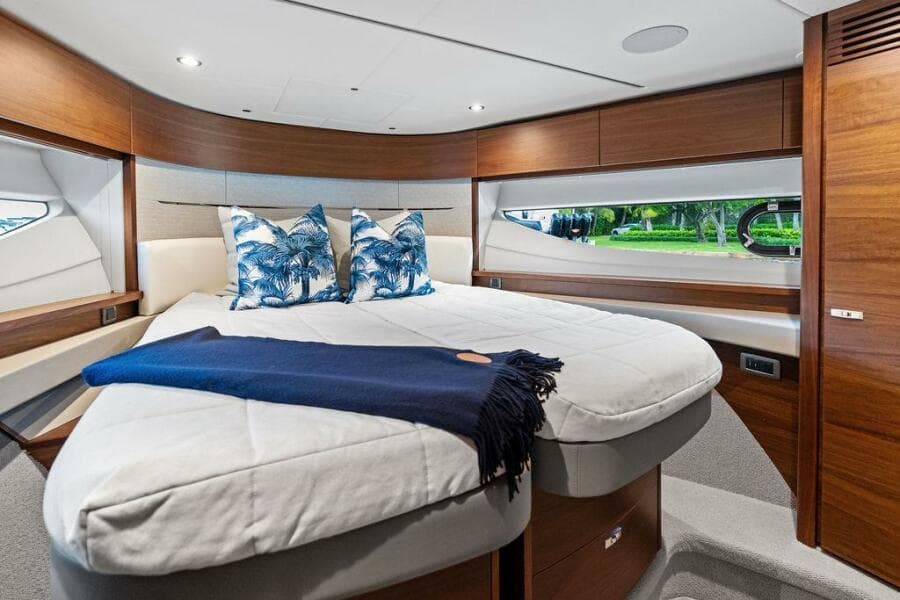 2021 Princess V55