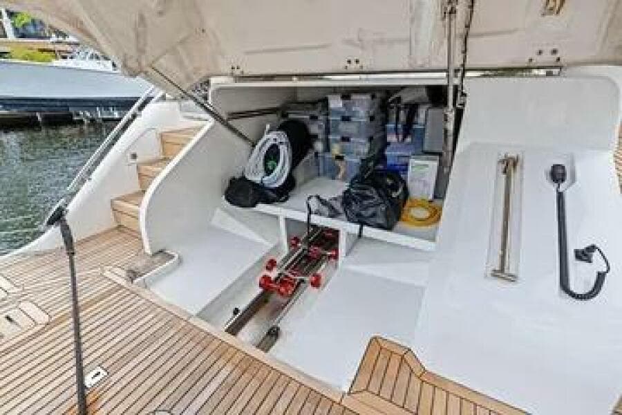 2021 Princess V55