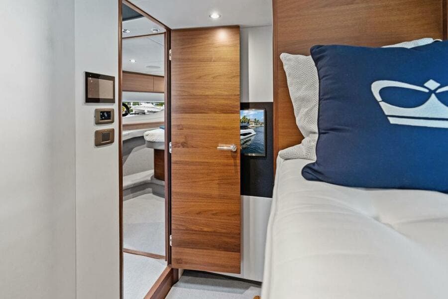 2021 Princess V55