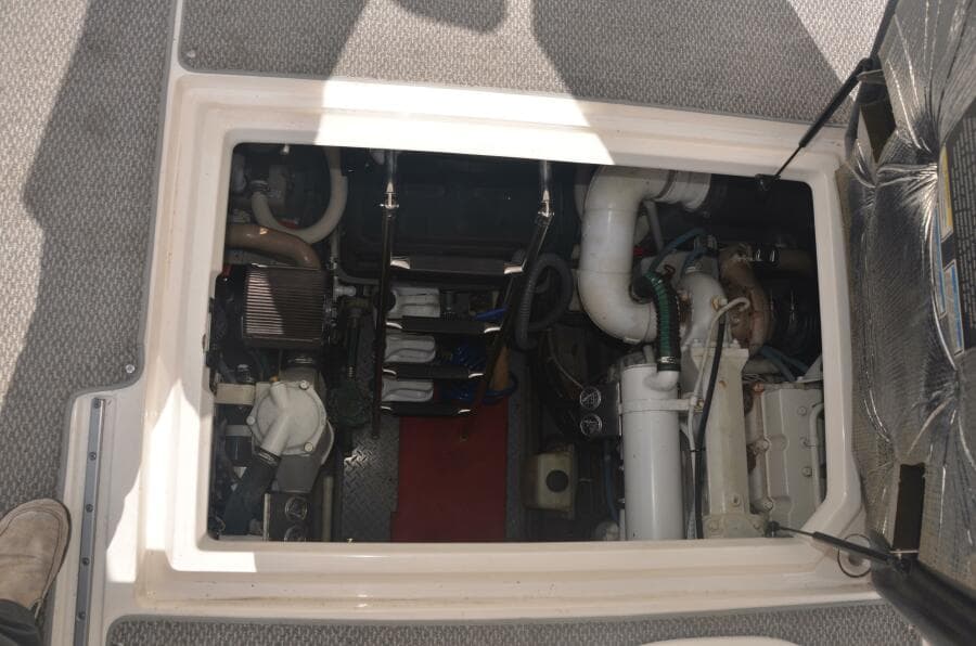 Sea Ray 46 4 RICH-SHER OR POORER - Engine Room