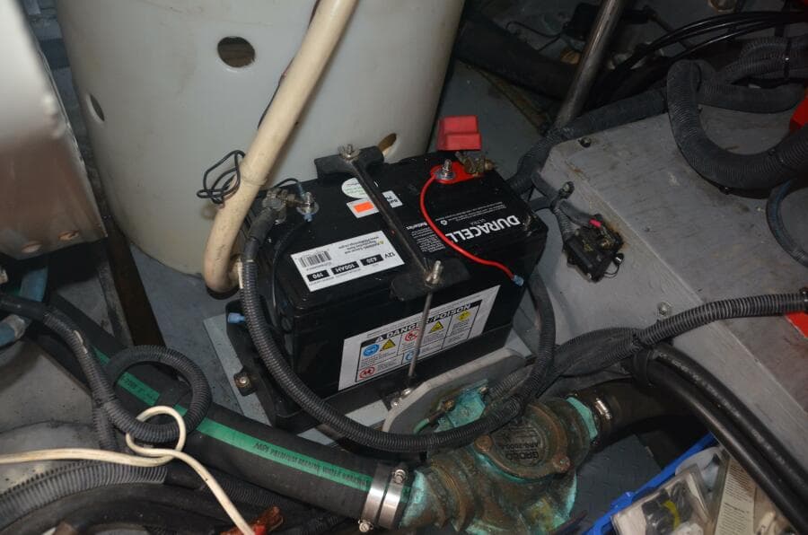 Sea Ray 46 4 RICH-SHER OR POORER - Engine Room