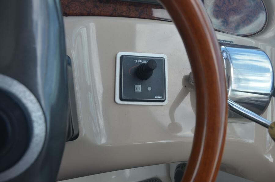 Sea Ray 46 4 RICH-SHER OR POORER - Cockpit - Helm