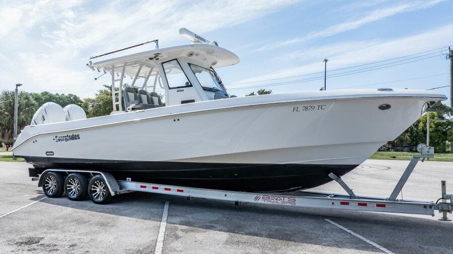 2021 Everglades 335 Center Console