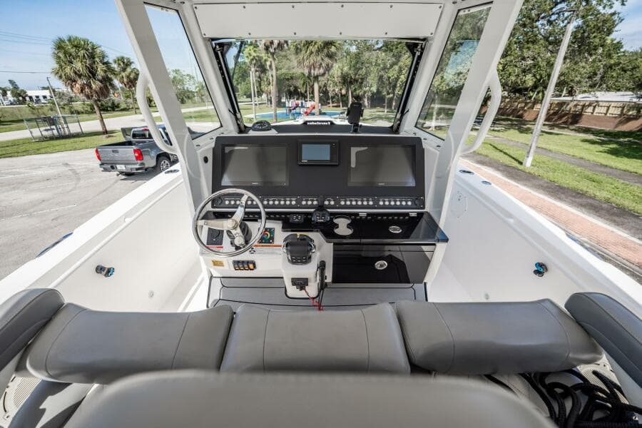 2021 Everglades 335 Center Console