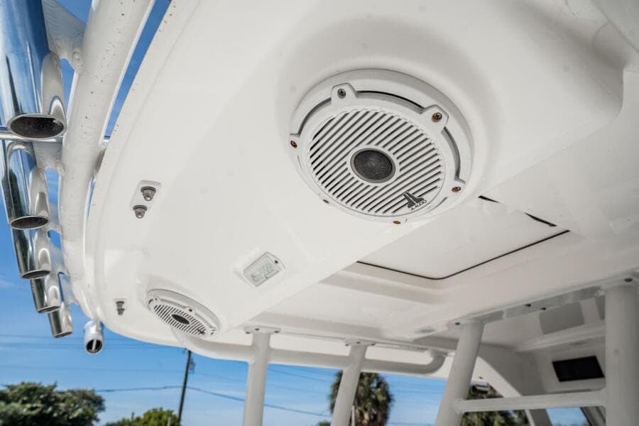 2021 Everglades 335 Center Console