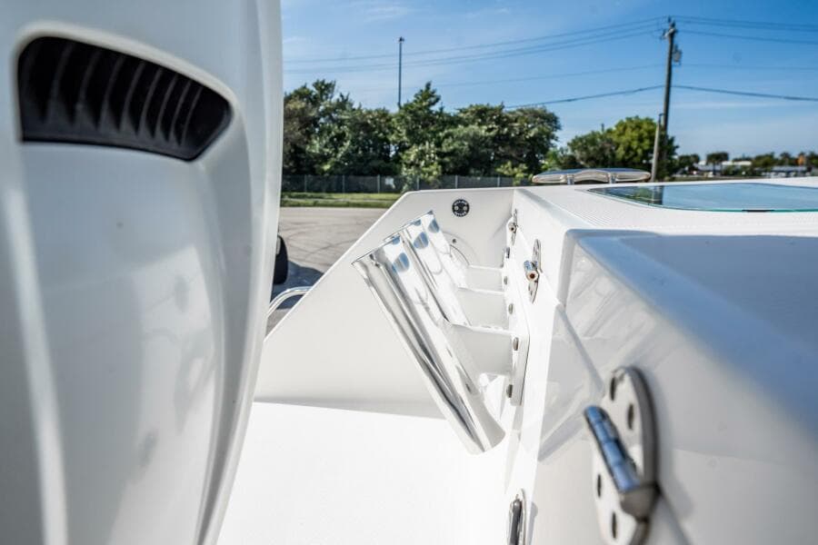 2021 Everglades 335 Center Console
