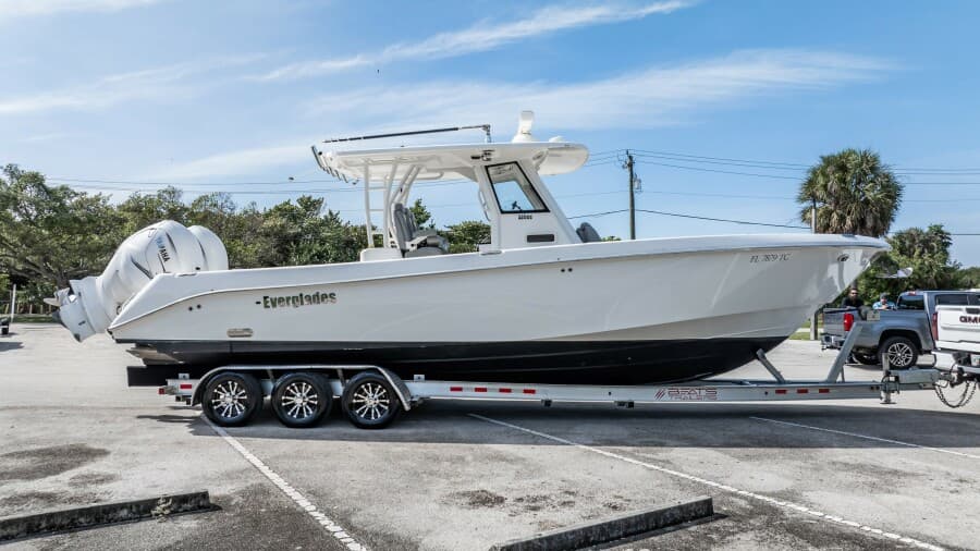 2021 Everglades 335 Center Console