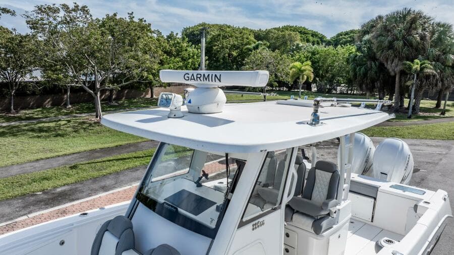 2021 Everglades 335 Center Console