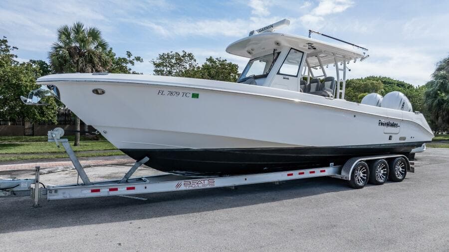 2021 Everglades 335 Center Console