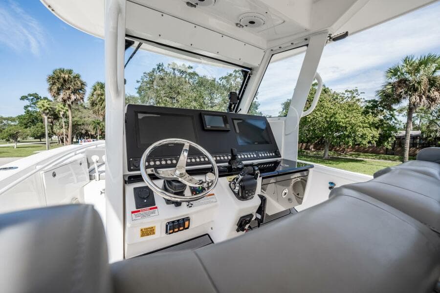 2021 Everglades 335 Center Console