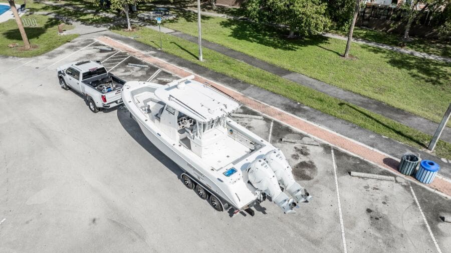 2021 Everglades 335 Center Console