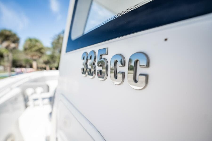2021 Everglades 335 Center Console