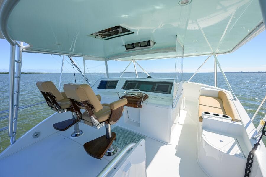 Flybridge, Note No Venturi Windshield For Enhanced Visibility