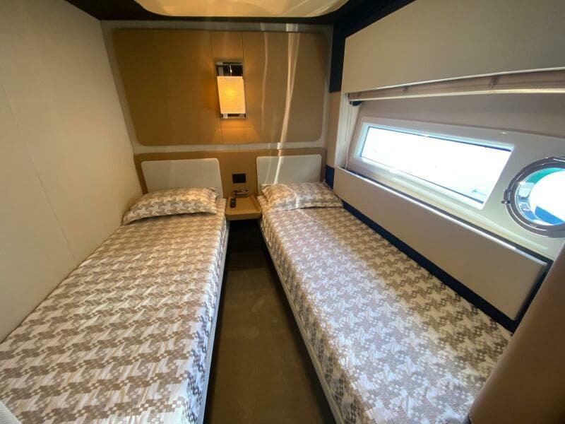 2016 Azimut 77S