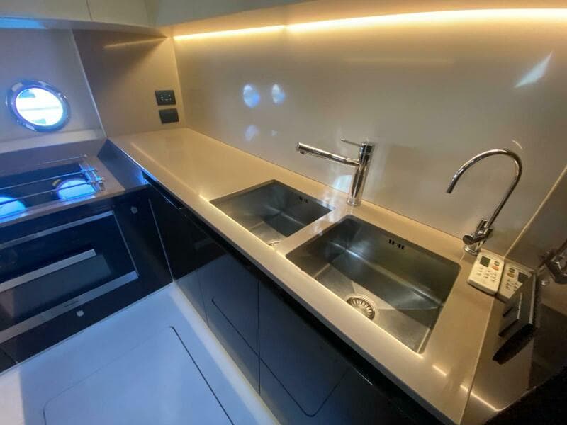 2016 Azimut 77S