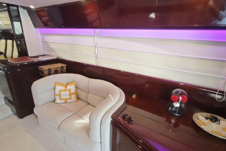 2002 Ferretti Yachts 720