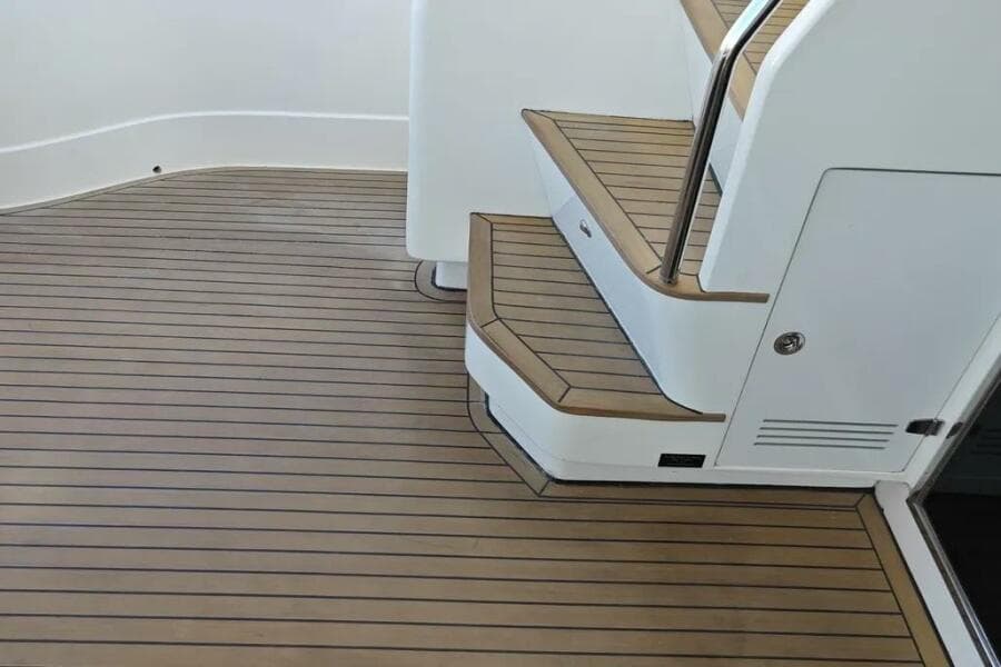 2002 Ferretti Yachts 720