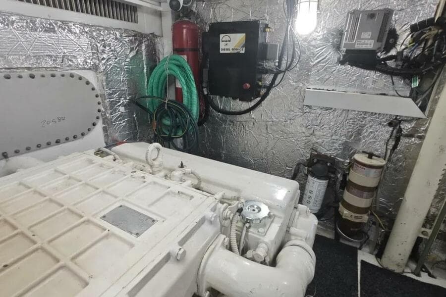 2002 Ferretti Yachts 720