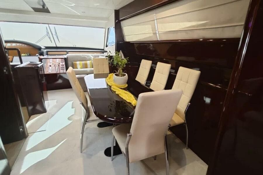 2002 Ferretti Yachts 720
