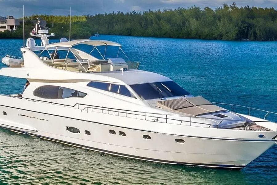 2002 Ferretti Yachts 720