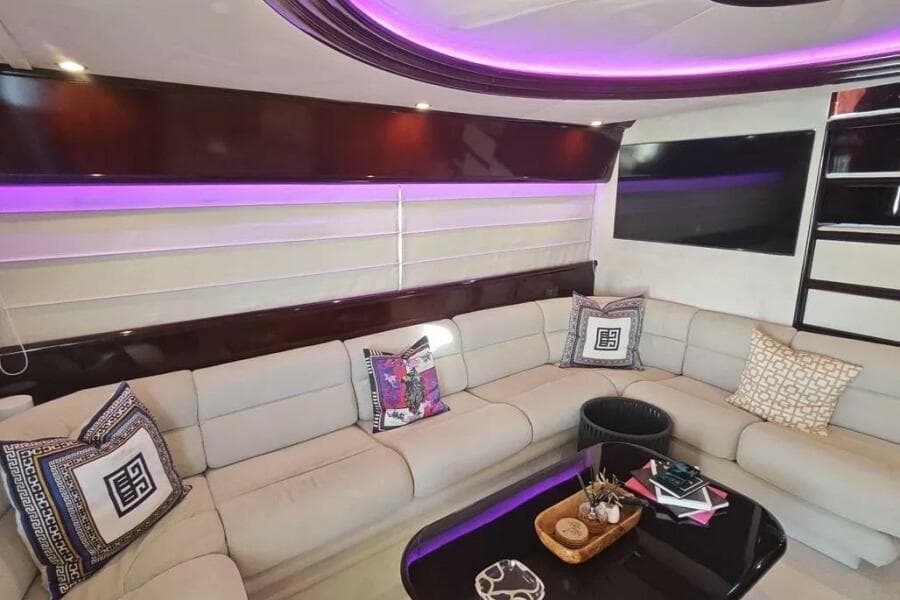 2002 Ferretti Yachts 720