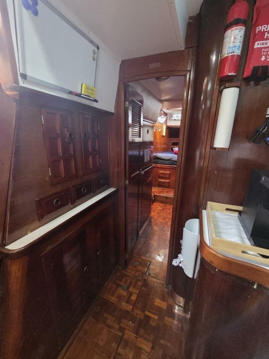 1985 Endeavour 51