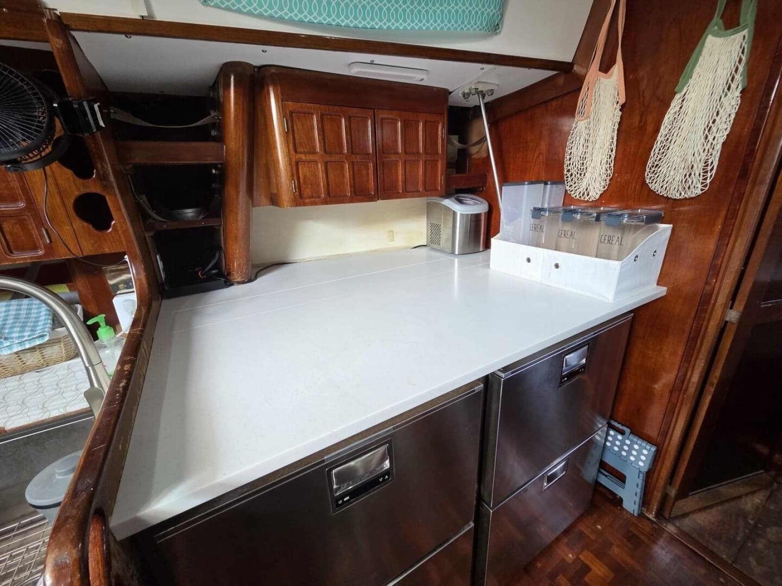 1985 Endeavour 51