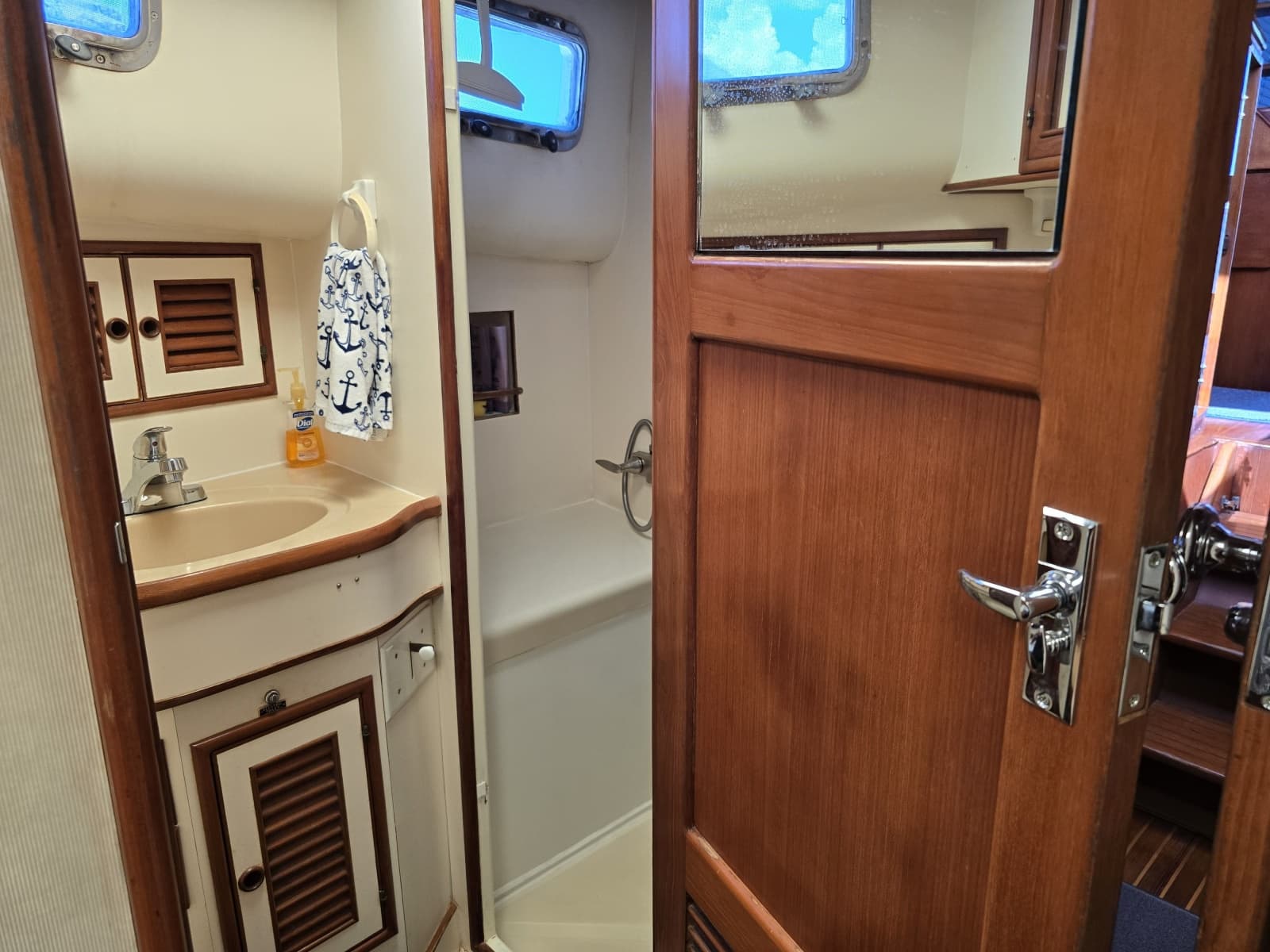 1989 Offshore Yachts 48 Sedan