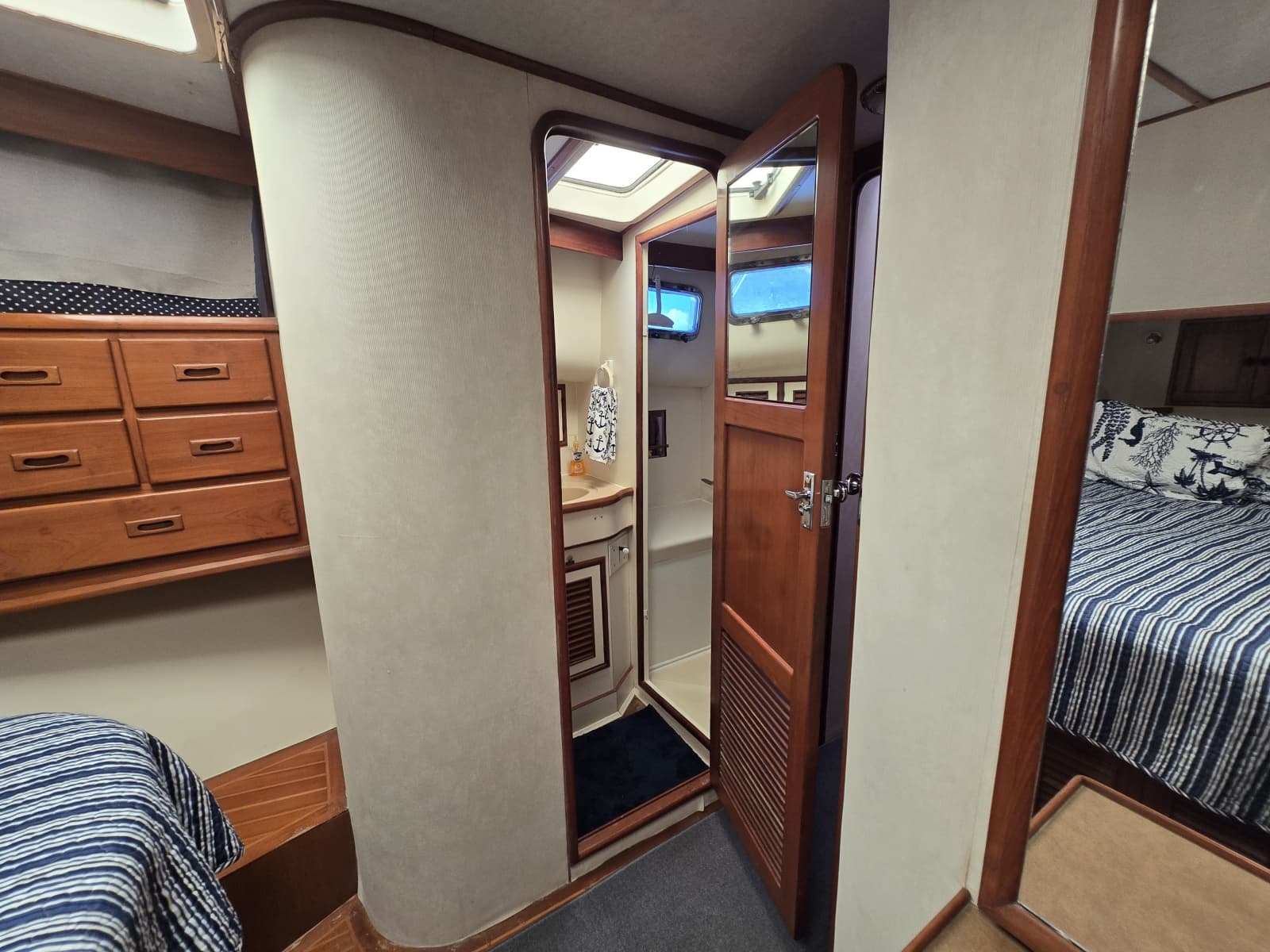 1989 Offshore Yachts 48 Sedan