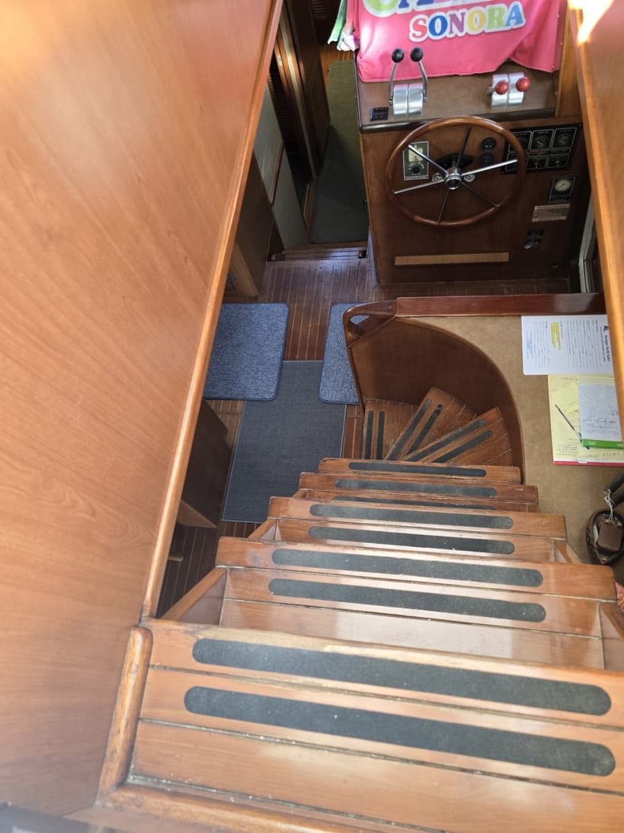 1989 Offshore Yachts 48 Sedan