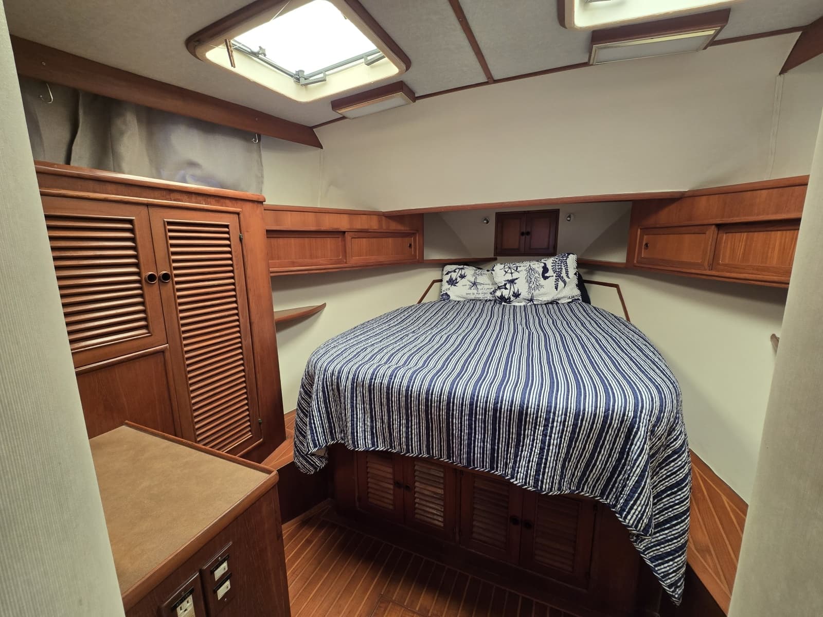 1989 Offshore Yachts 48 Sedan