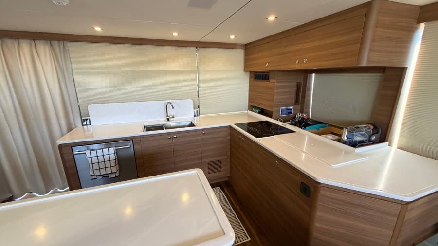 2025 Aquila 54 ENCLOSED BRIDGE