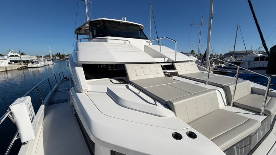 2025 Aquila 54 ENCLOSED BRIDGE