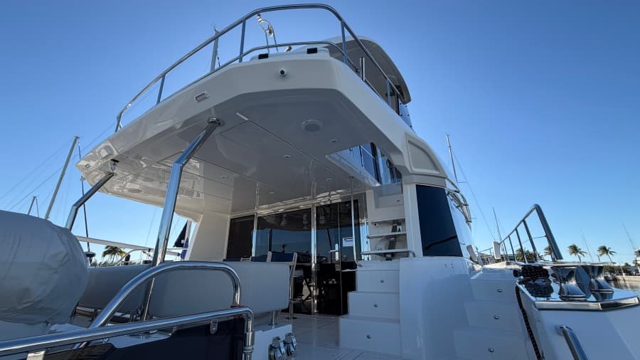 2025 Aquila 54 ENCLOSED BRIDGE