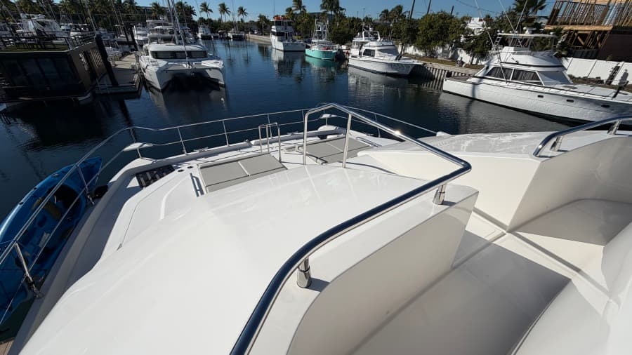 2025 Aquila 54 ENCLOSED BRIDGE