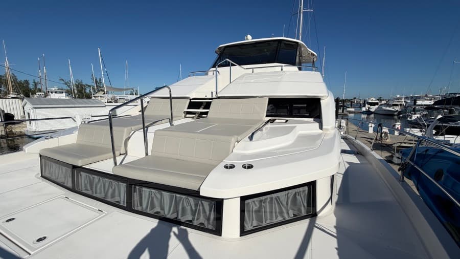 2025 Aquila 54 ENCLOSED BRIDGE