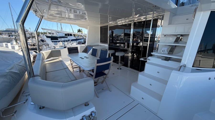 2025 Aquila 54 ENCLOSED BRIDGE