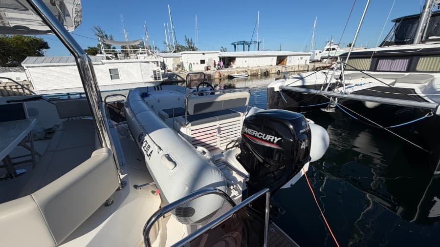 2025 Aquila 54 ENCLOSED BRIDGE