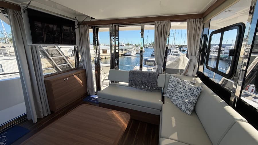 2025 Aquila 54 ENCLOSED BRIDGE