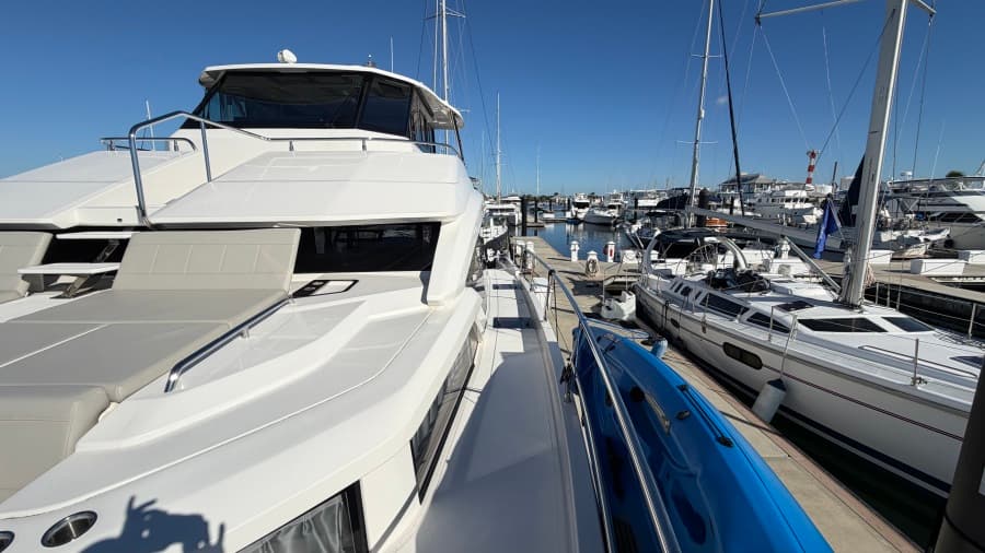 2025 Aquila 54 ENCLOSED BRIDGE
