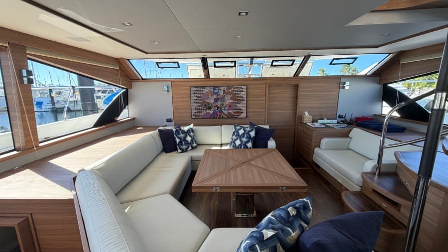 2025 Aquila 54 ENCLOSED BRIDGE