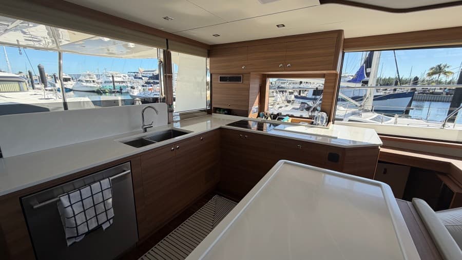 2025 Aquila 54 ENCLOSED BRIDGE