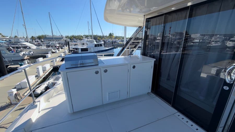 2025 Aquila 54 ENCLOSED BRIDGE