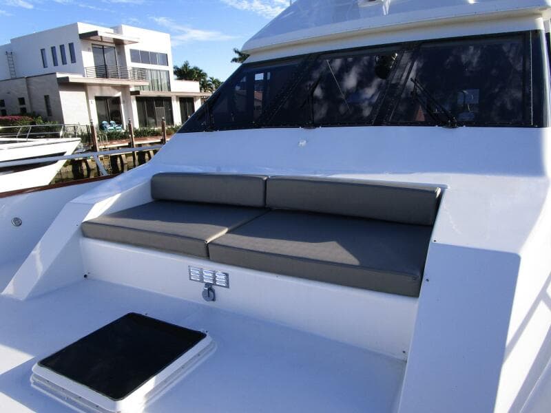 Bow Seat