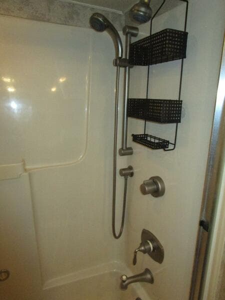 Master Jacuzzi/Shower