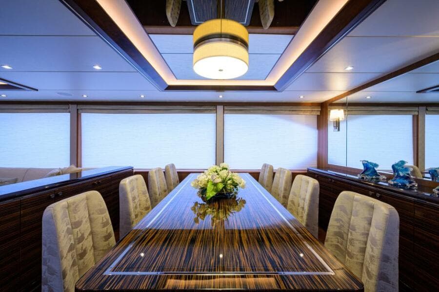 Ocean Alexander 100 ZEPHYR - Interior Salon Dining